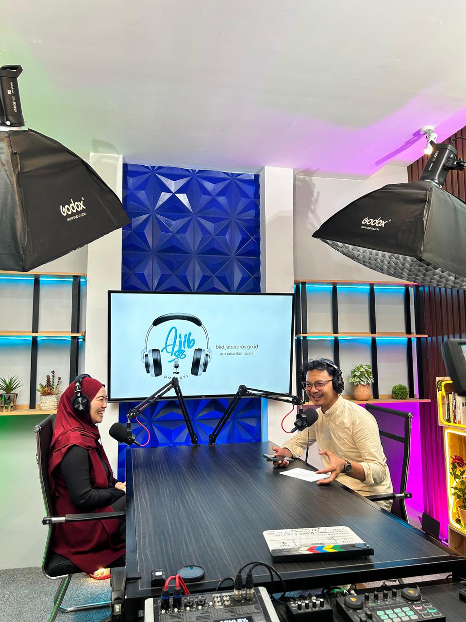 Podcast “Perempuan Mengejar Studi Lanjut di Luar Negeri” di BKD Prov Jabar